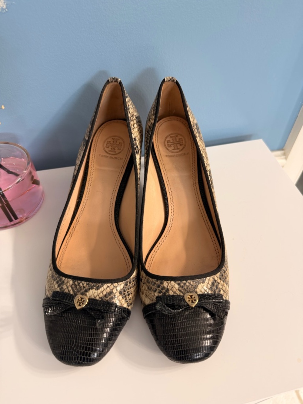 Tory Burch Snakeskin Cap Toe Heels | Gold Logo | Size 9.5M - Picture 2 of 10